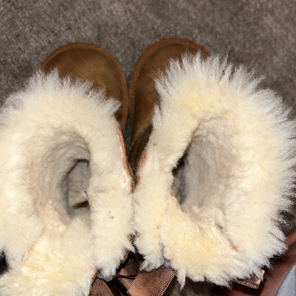 UGG® Bailey Bow II Toddler Boot - Picture 6 of 7